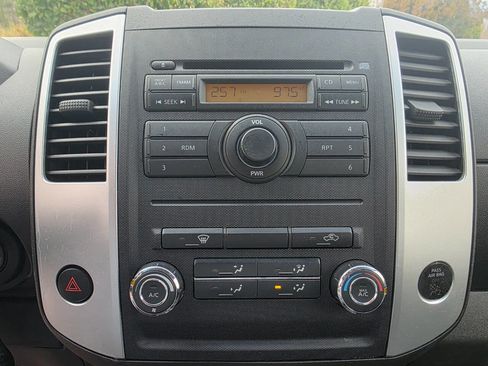 Used 2009 Nissan Frontier SE w/ SE Value Truck Pkg image 21