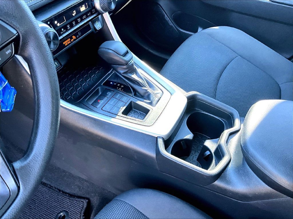 Used 2019 Toyota RAV4 LE w/ Carpet Mat Package AWD/4WD image 20