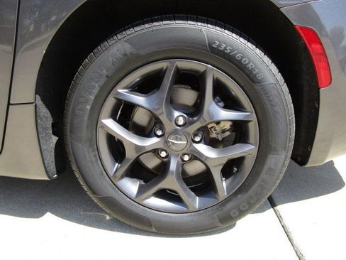 Used 2020 Chrysler Pacifica Touring-L Plus w/ S Appearance Package FWD image 10