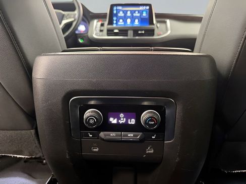Used 2023 Chevrolet Suburban Premier image 30