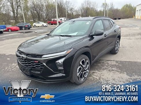 Used 2025 Chevrolet Trax RS w/ Sunroof Package image 1