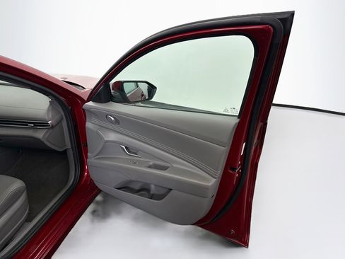 Used 2025 Hyundai Elantra SEL FWD image 33
