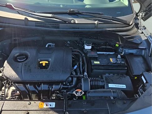 Used 2025 Kia Soul LX w/ LX Technology Package FWD image 7