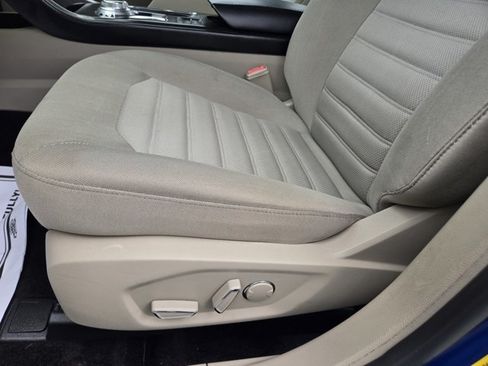 Used 2017 Ford Fusion SE FWD image 26