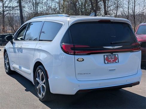 New 2026 Chrysler Pacifica Pinnacle image 5