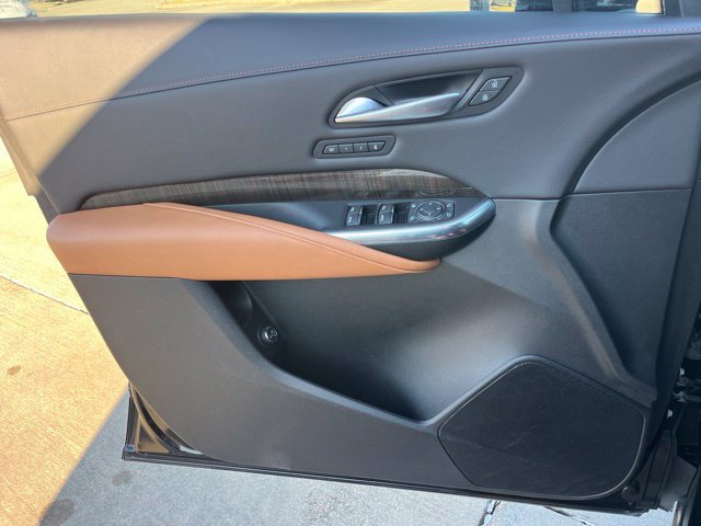 Used 2023 Cadillac XT4 Premium Luxury w/ Enhanced Visibility Package FWD image 10
