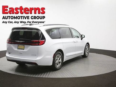 Used 2023 Chrysler Pacifica Limited FWD image 43