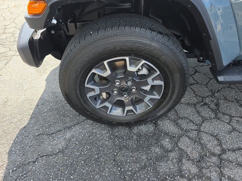 New 2025 Jeep Gladiator Sport w/ Premium Package image 9