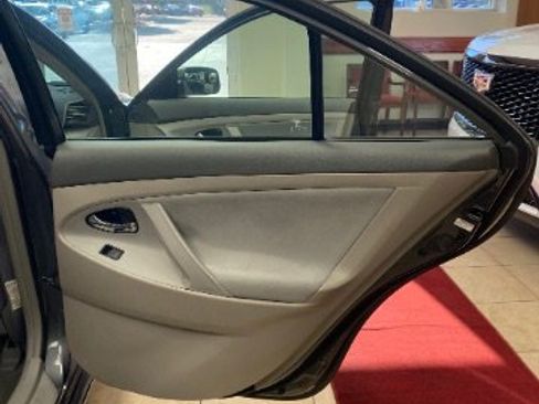 Used 2009 Toyota Camry LE FWD image 11