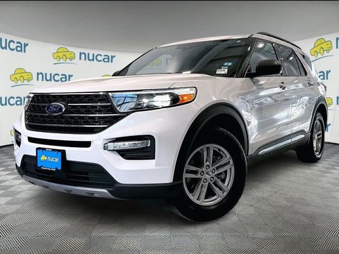 Used 2023 Ford Explorer XLT w/ Equipment Group 202A image 3