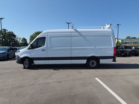 Used 2024 Mercedes-Benz Sprinter 2500 image 8