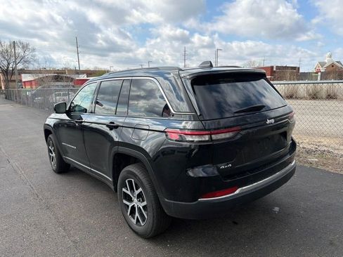 Used 2025 Jeep Grand Cherokee Limited image 4