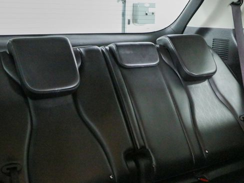 Used 2025 Kia Carnival FWD image 29