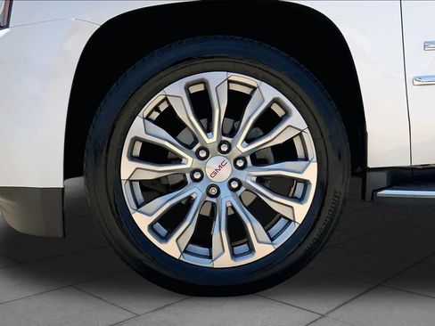 Used 2016 GMC Yukon Denali w/ Open Road Package AWD/4WD image 11