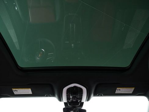 Certified 2022 Porsche Macan AWD image 20