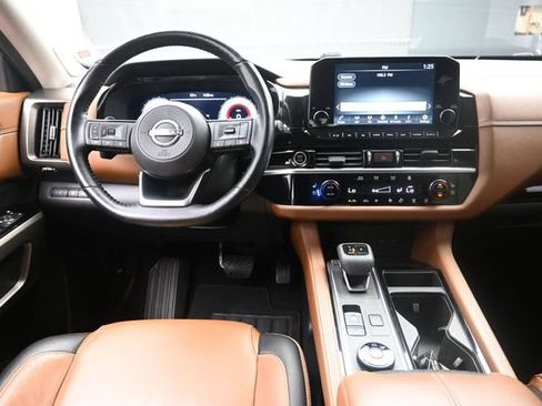 Used 2023 Nissan Pathfinder Platinum AWD/4WD image 9