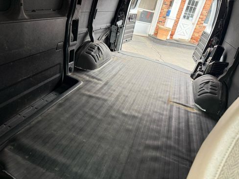 Used 2015 Chevrolet Express 2500 RWD image 15