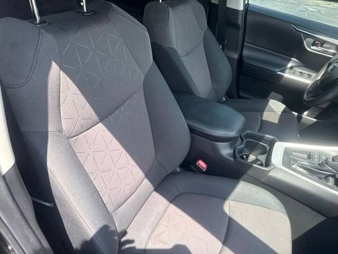 Used 2019 Toyota RAV4 XLE w/ Convenience Package FWD image 16
