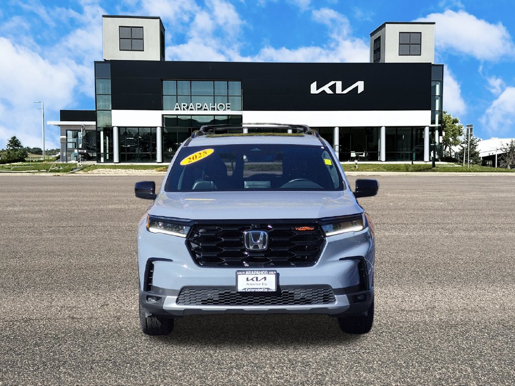 Used 2025 Honda Pilot TrailSport image 3