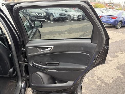 Used 2020 Ford Edge SEL image 19