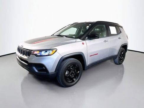Used 2023 Jeep Compass Trailhawk AWD/4WD image 4