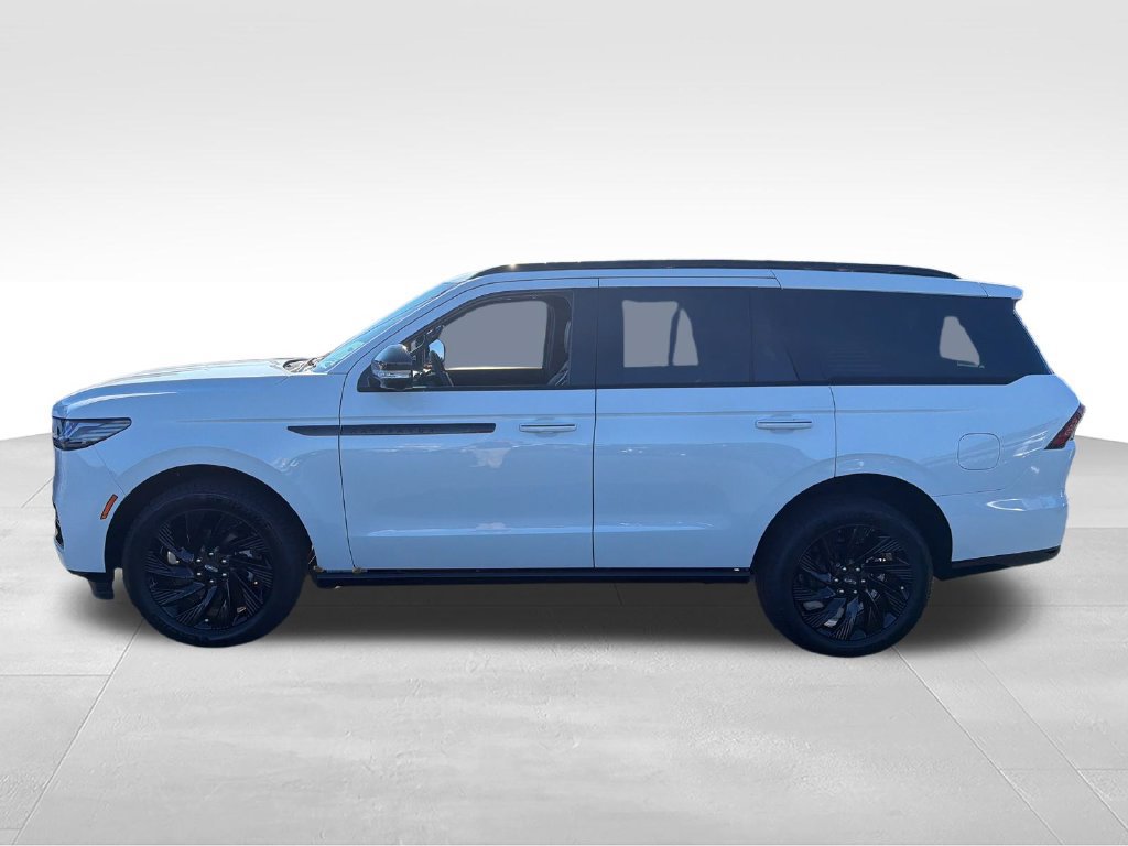 New 2027 Lincoln Navigator Reserve w/ Jet Appearance Package AWD/4WD image 2