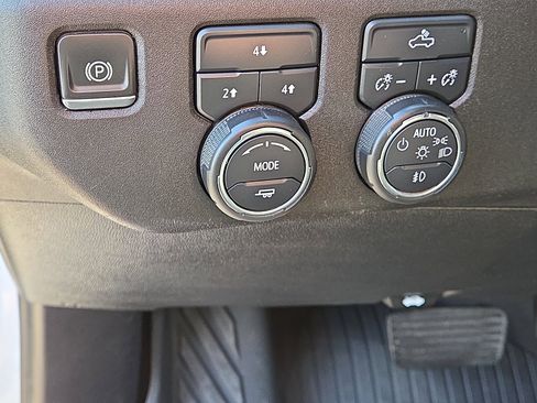 Used 2024 Chevrolet Silverado 2500 LT image 12