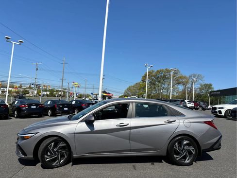 Used 2024 Hyundai Elantra Limited FWD image 6