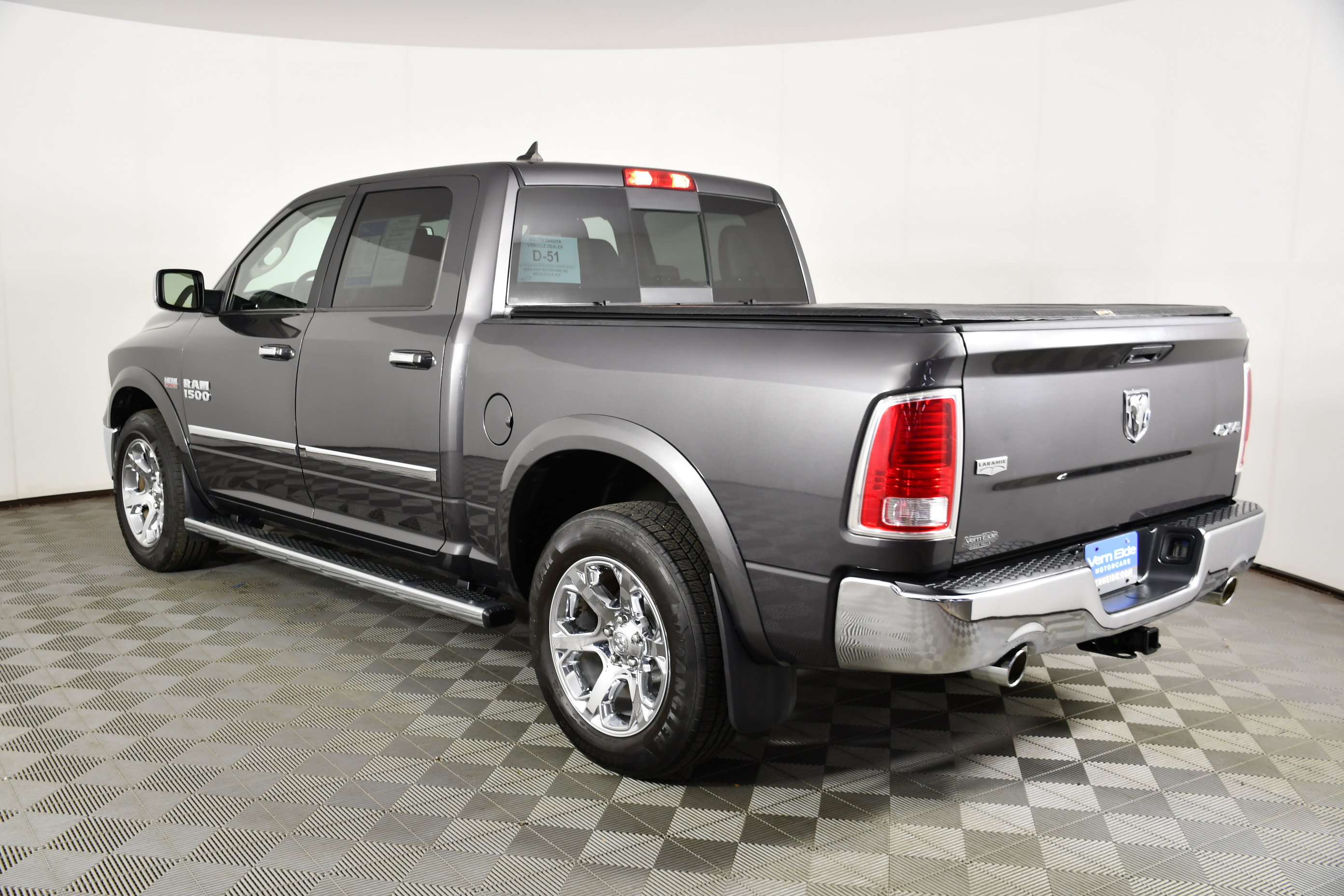 Used 2018 RAM 1500 Laramie AWD/4WD image 8