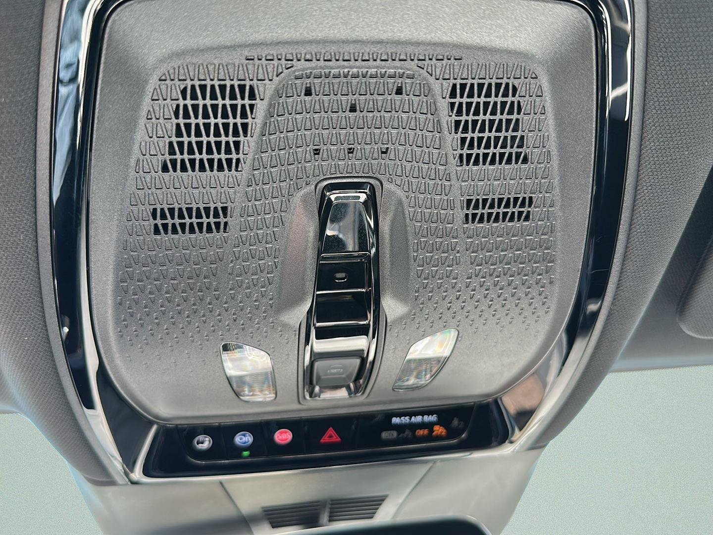 Used 2024 Cadillac Lyriq Luxury AWD/4WD image 32