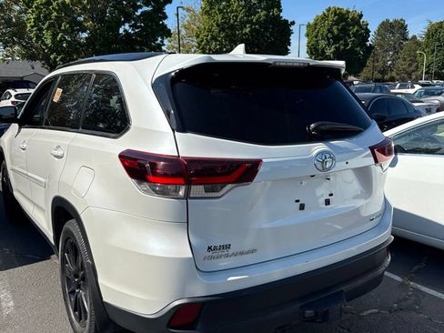 Certified 2019 Toyota Highlander SE AWD/4WD image 3