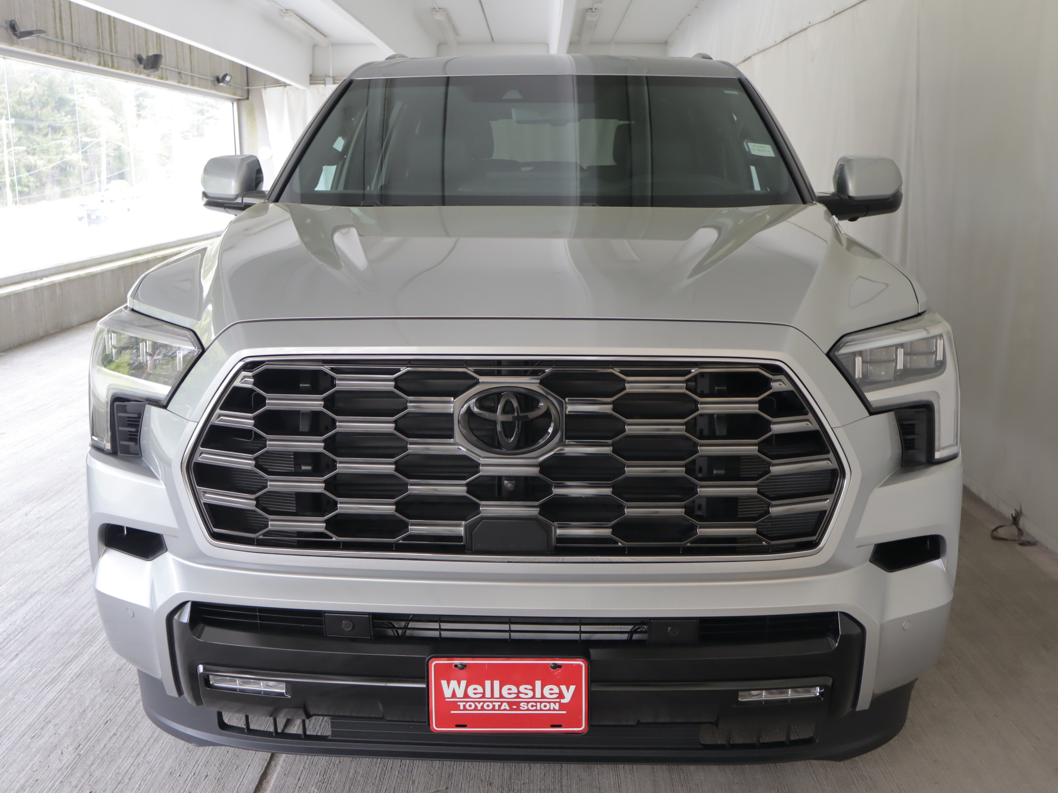 Used 2026 Toyota Sequoia Platinum AWD/4WD image 4