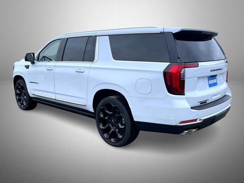 New 2026 GMC Yukon XL Denali w/ Denali Reserve Package AWD/4WD image 7