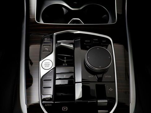 New 2026 BMW X7 xDrive40i w/ Premium Package AWD/4WD image 12