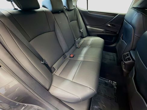 Used 2025 Lexus ES 300h w/ Premium Package image 14