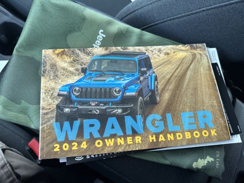 Used 2024 Jeep Wrangler Unlimited Rubicon AWD/4WD image 32