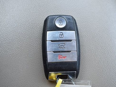 Used 2020 Kia Sorento EX image 33