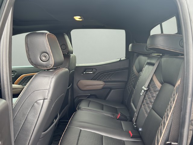 Used 2025 GMC Canyon Denali AWD/4WD image 14