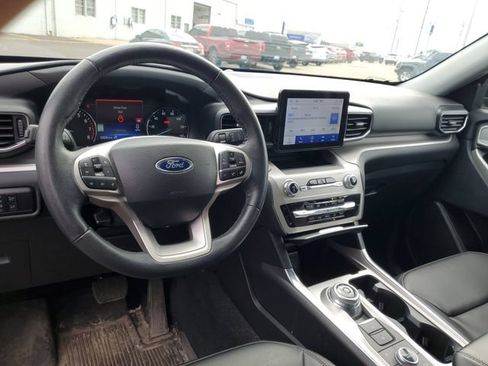Used 2023 Ford Explorer XLT w/ Equipment Group 202A AWD/4WD image 17