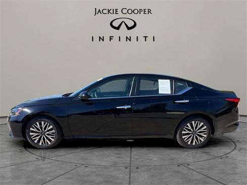 Used 2023 Nissan Altima 2.5 SV image 2