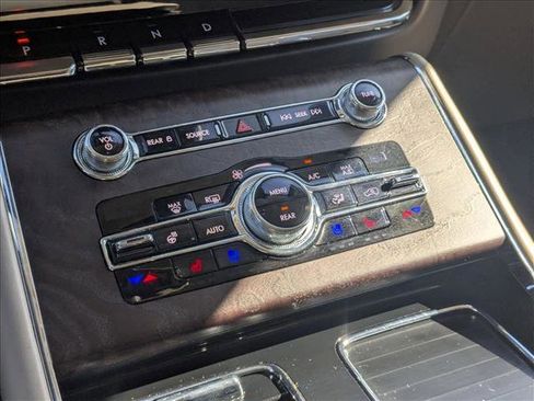 Used 2020 Lincoln Aviator Reserve w/ Equipment Group 201A image 15