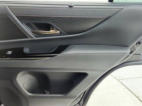 Used 2024 Lexus LX 600 4WD w/ Luxury Package image 27