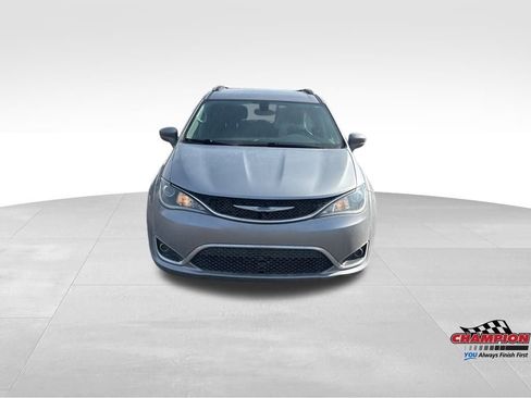 Used 2018 Chrysler Pacifica Touring-L w/ Tire & Wheel Group image 10