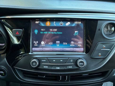Used 2019 Buick Envision Essence FWD image 17