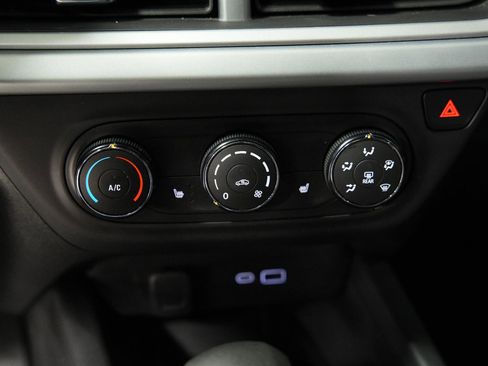 Used 2024 Chevrolet Trax RS w/ Driver Confidence Package image 33