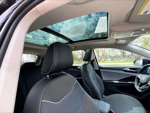 Used 2024 Volkswagen Taos SE image 21