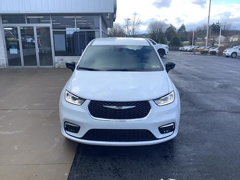 New 2026 Chrysler Pacifica Select image 2