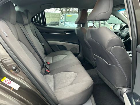 Used 2018 Toyota Camry LE image 22