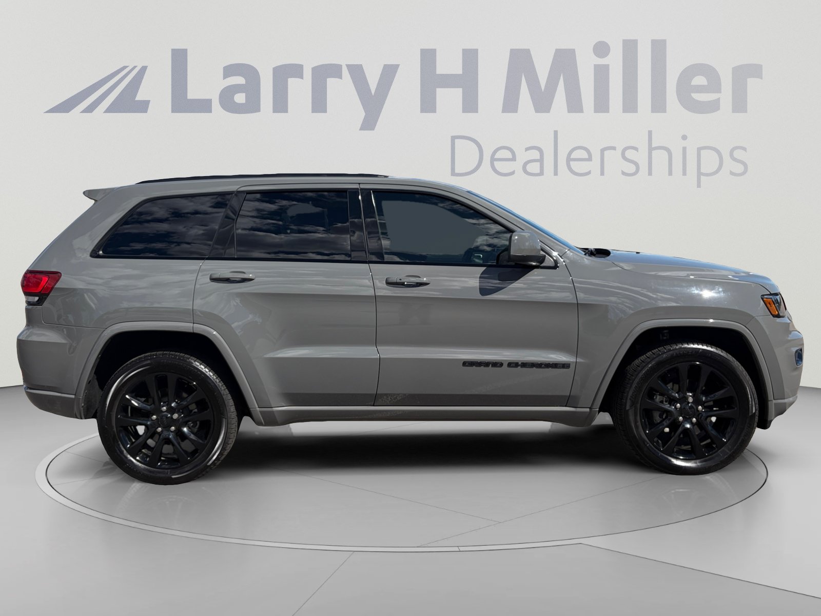 Used 2020 Jeep Grand Cherokee Altitude AWD/4WD image 7
