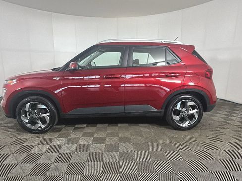 Used 2025 Hyundai Venue SEL FWD image 7